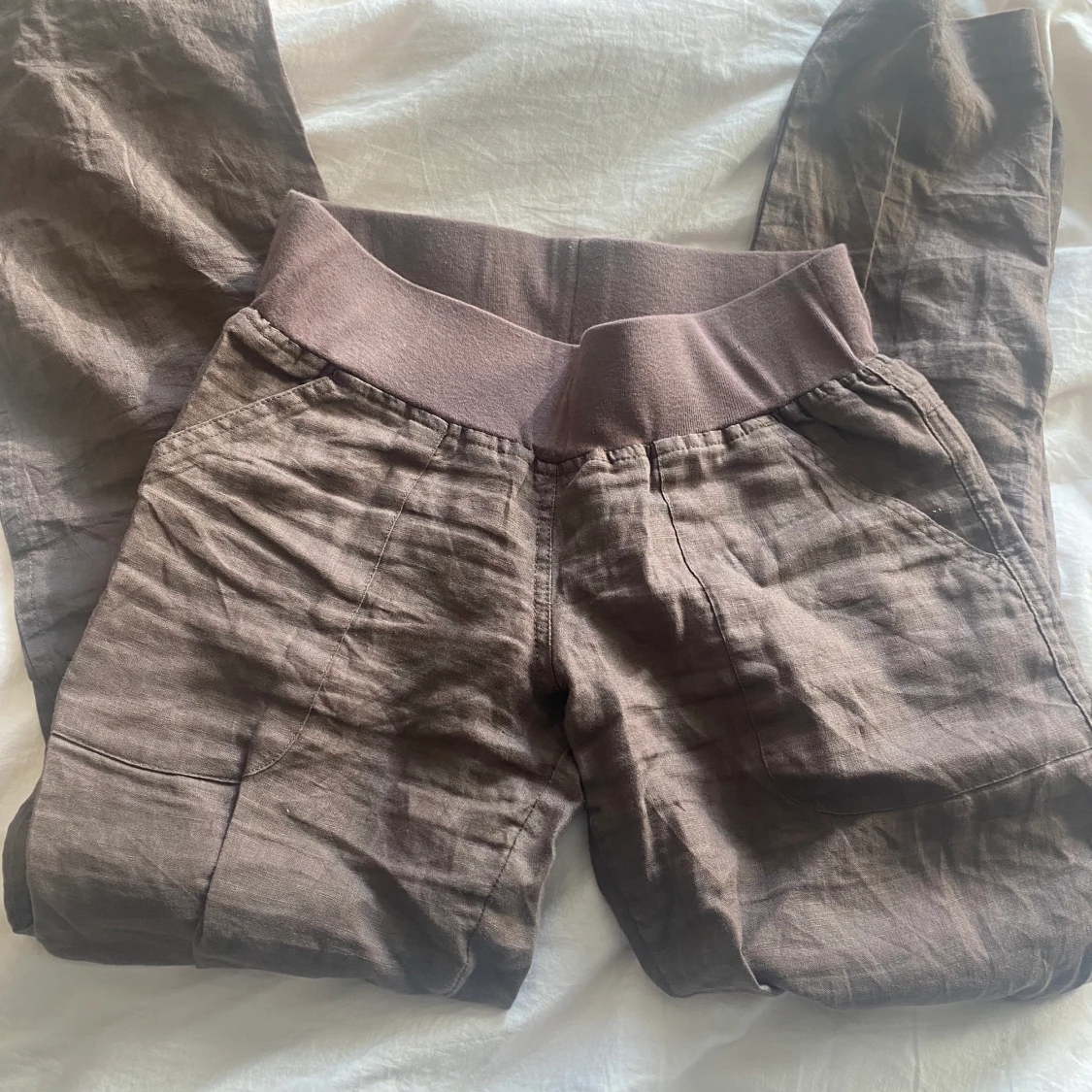 LÅGMIDJADE LINNEBYXOR