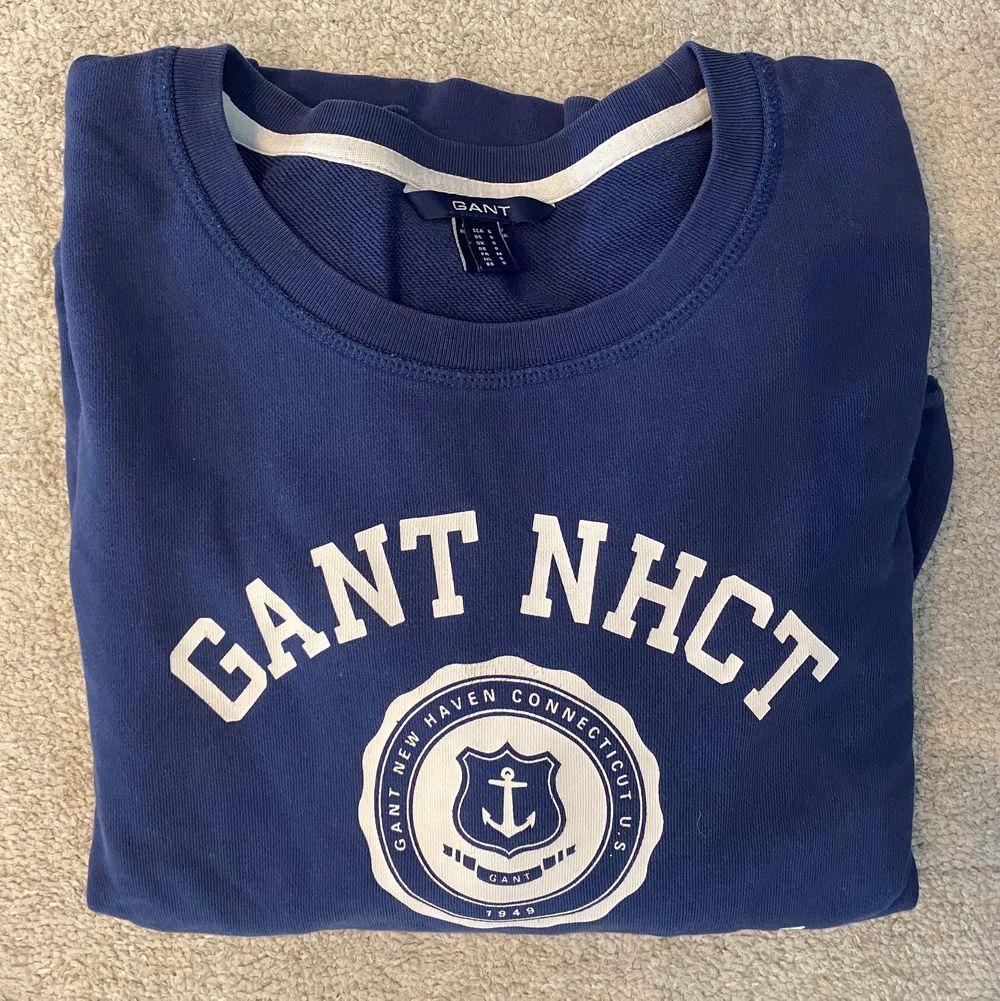 Marinblå Gant collegetröja - Gant | Plick Second Hand