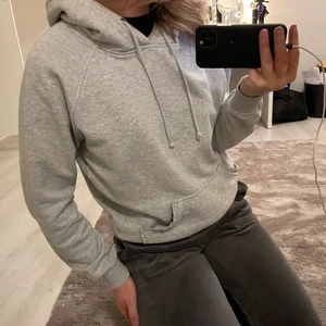 Grå hoodie - Vanlig grå hoodie från bikbok. Bra skick