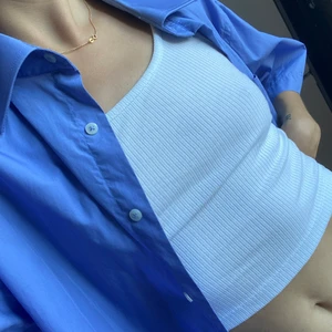 BALMAIN kortärmad skjorta - Snygg kortärmad skjorta, passar perfekt som oversize :)  Kan skickas eller häntas i Gbg!