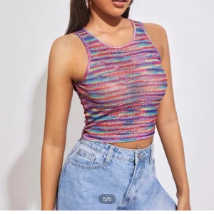 Topp - Fin topp i strl S-M. Har tyvärr aldrig kommit till användning så säljer därför! Sista bilden är min. Köpare står för frakt. 