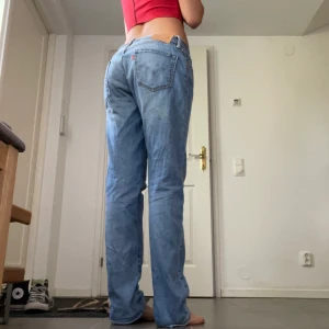 Ljusblå Levis jeans  - Köpte dessa jeans på humana, demkommer tyvärr inte till användning. Köpte de för 400 kr så vill gärna ha över 200 kr 💕 jag är 170 