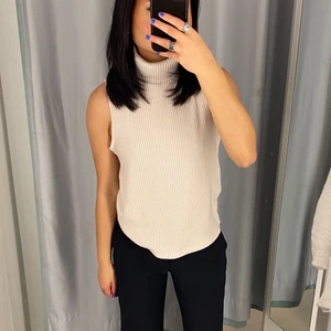 Tröja ZARA - Superfin tröja från Zara, säljer för jag inte får någon andvänding av den 🤍 100kr + frakt 