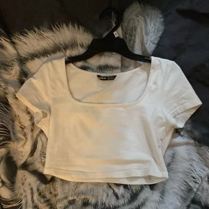 Vit t-shirt  - Vit t-shirt från shein