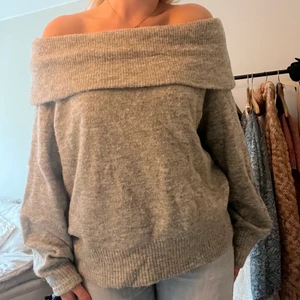 Stickad tröja  - Jättefin stickad offshoulder tröka!!💕