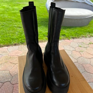 Pavement boots  - Helt nya pavement boots i äkta skinn, aldrig använda. Nypris 1050. 