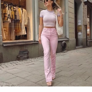 Rosa jeans - Säljer dessa rosa jeans från Zara, superfina och knappt använda men är för små för mig. 
