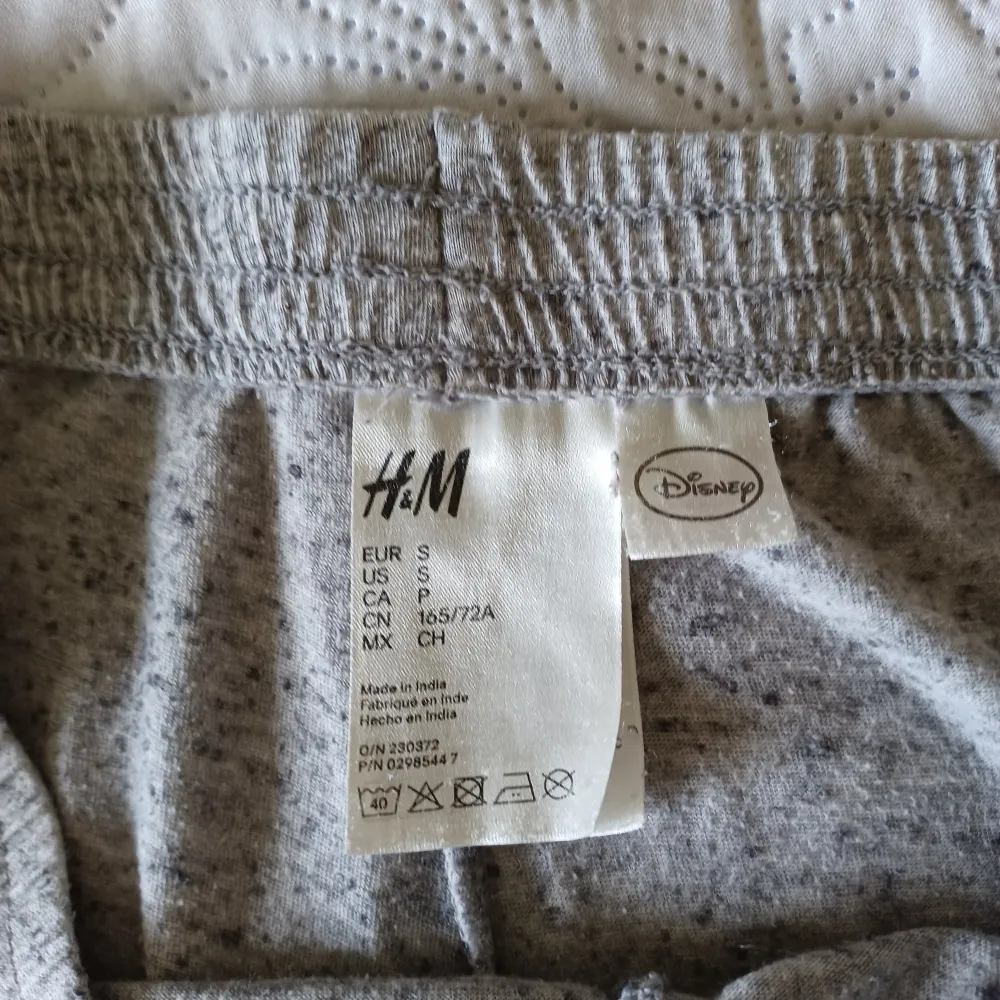 Tack vare att dessa short är så tunna är de perfekta att sova med när det är varmt. ~ Varan kostar 20kr och frakten kostar 29kr.. Shorts.