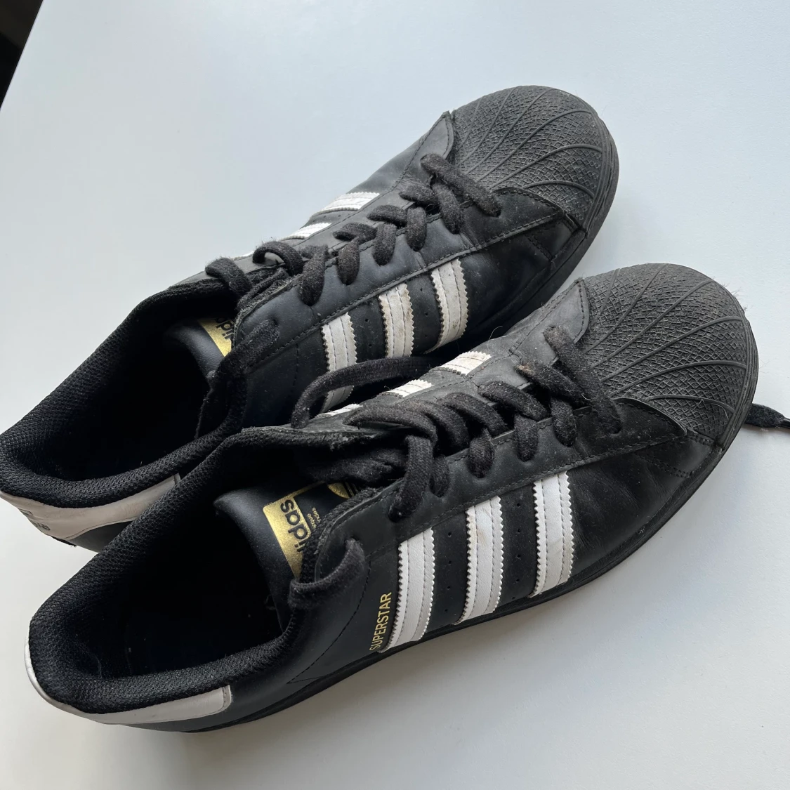 Adidas skor