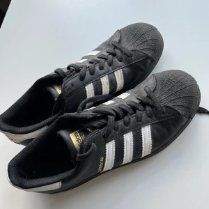 Adidas skor  - Använder inte dom