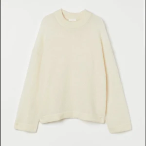 Stickad tröja - Stickad tröja från hm i mohair och ullmix. Helt slutsåld!