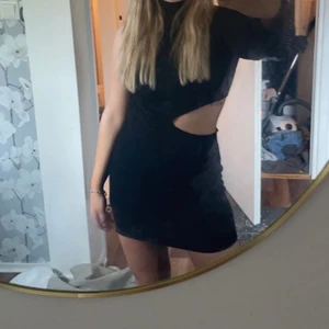 Klänning nakd  - Säljer denna fina klänning från nakd i storlek M, knappt använd