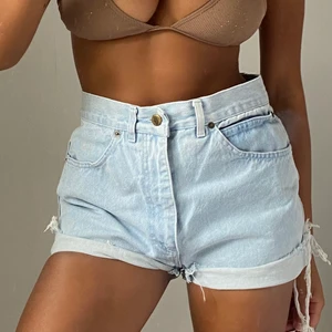 Coola shorts - Säljer dessa coola shorts med Kalle. Anka logga på rumpan.