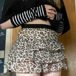 Leopard kjol - Superfin kjol som jag aldrig använder eftersom det inte är min stil! Jag är 164cm och har oftast S eller XS