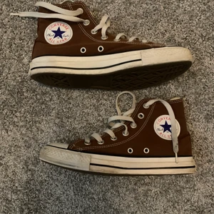 Bruna converse  - Bruna converse i strl 37,5