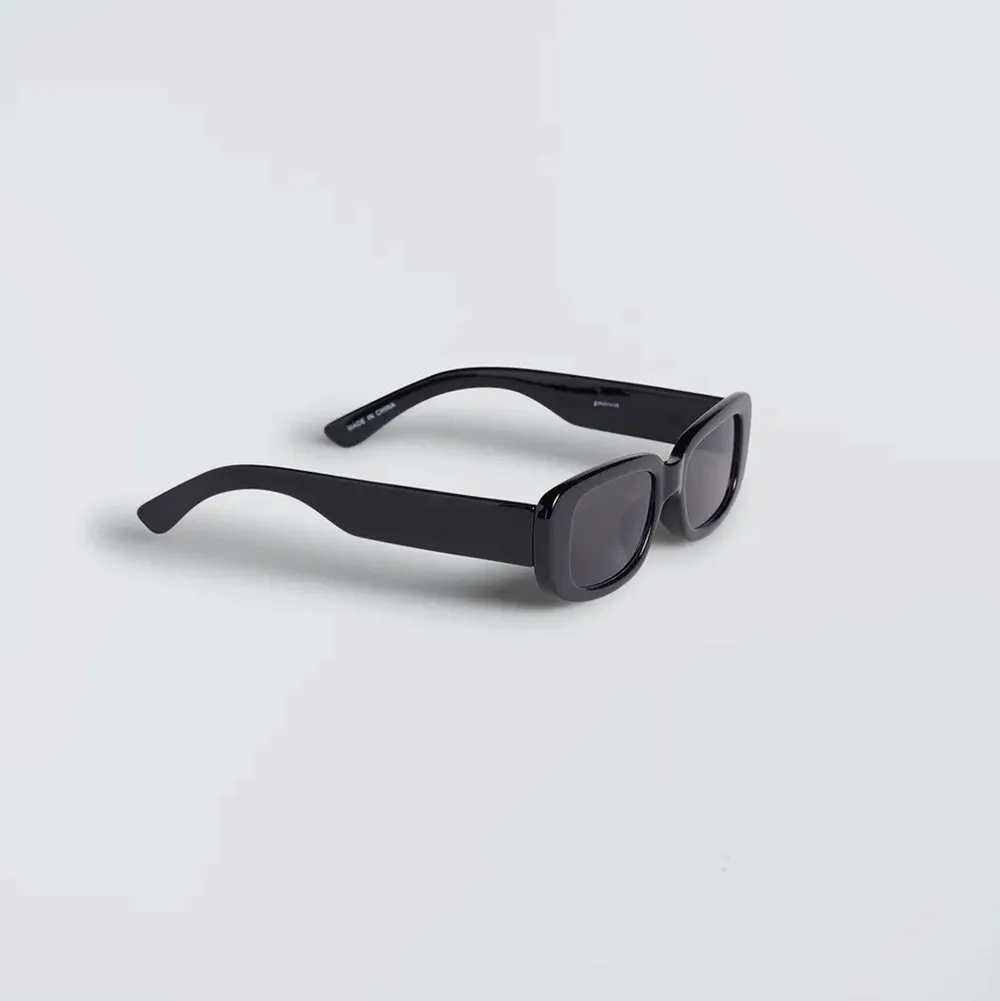 Svarta solglasögon från Ginatricot i bra skick💗, nypris 99kr . Accessoarer.