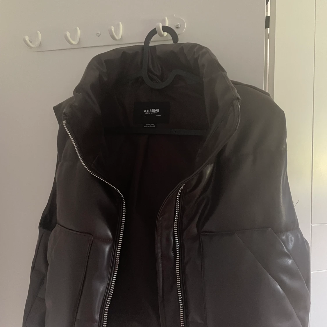 Brun skinnväst pull and bear - 90