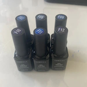 Gel nagellack - Super fina blå gel nagellack. Använt 2 av dom 1 gång, din är som nya. Det är 8ml i varje. Alla för 170 eller 1 för 30kr.