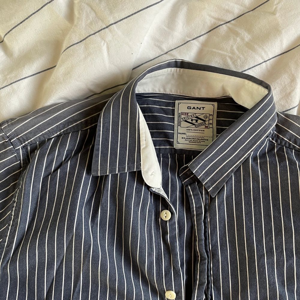 Marinblå Gant, randig skjorta | Plick Second Hand