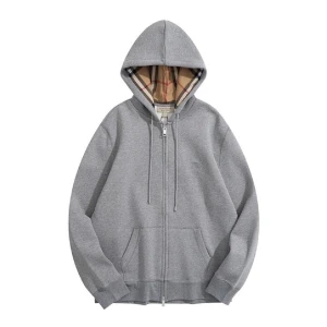 Burberry kofta grå - Tjena säljer nu min burberry kofta som jag fick i inbyte, säljes då den sitter lite för litet för mig. Storlek Xl sitter som L Påse och lappar är kvar. Skickas direkt 