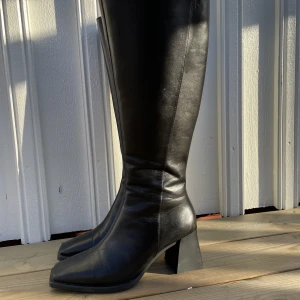 Vagabond stövlar - Säljer mina superfina stövlar från Vagabond då de tyvärr inte kommit till användning🖤endast använda en gång, nypris 1800! 