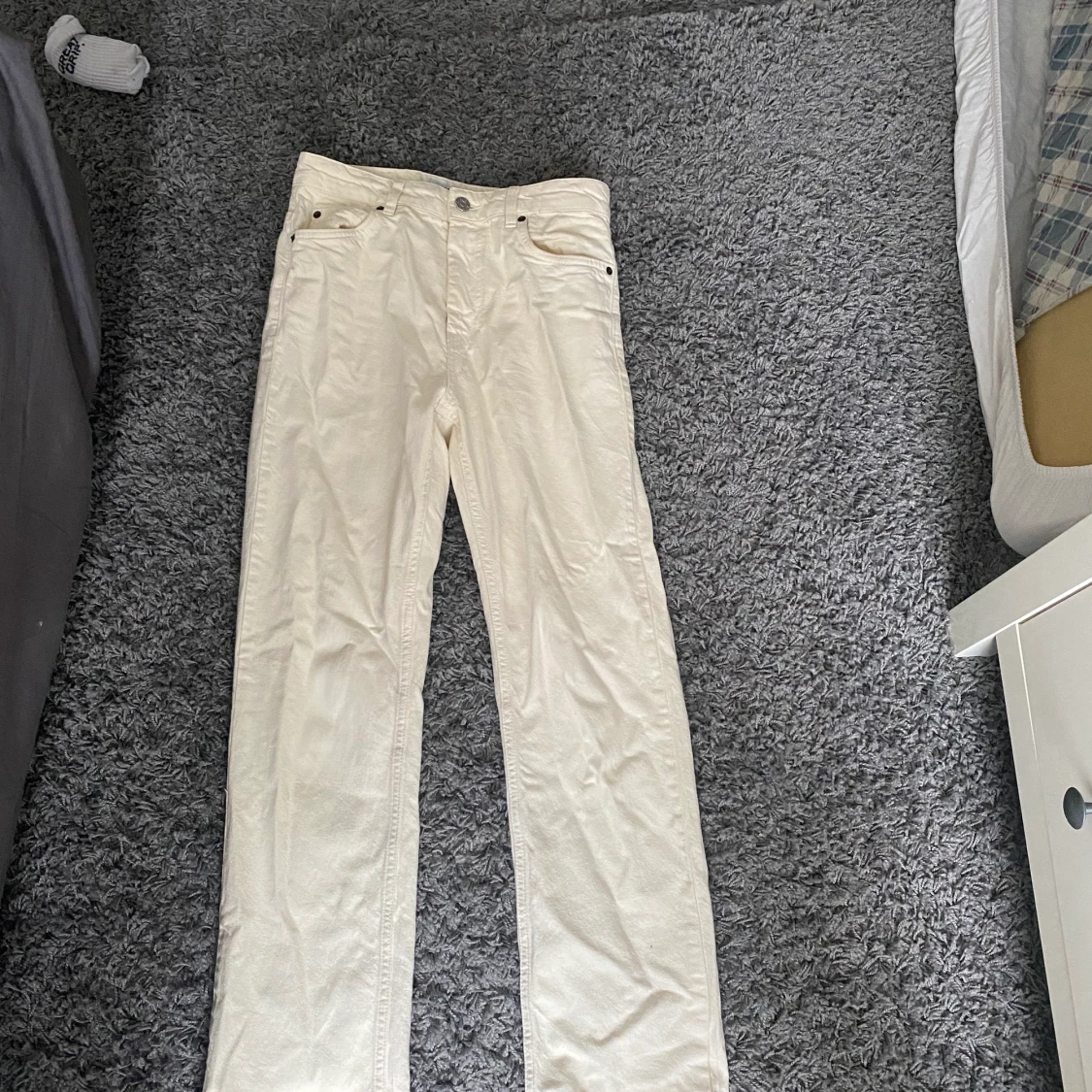 Ett par beige Just Junkies jeans i stel 28/32