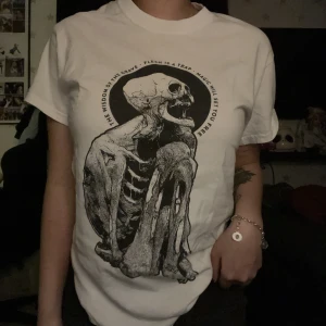 T-shirt med tryck - Får tyvärr ingen användning för denna, köpt från shock för nått år sen