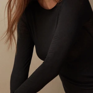 Intimissmi tröja - Svart tröja från intimissmi! ”Boat Neck Ultralight tröja i modalkashmir”. 