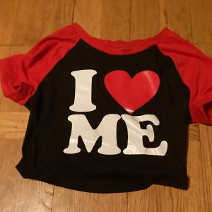 I ❤️ me tröja - I ❤️ me tröja från SHEIN storlek S/XS stretchig och skönt material