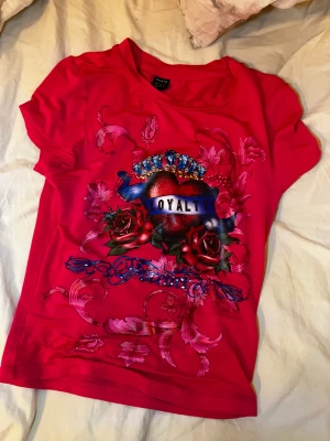 Rosa tröja - ÄLSKAR DEN. Helt ny, den kostade 100kr och säljer för 80kr. Den är stretchig  