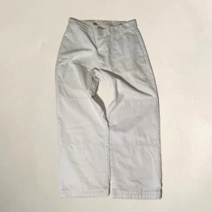 Loose fit dickies double knees  - ett par baggy double knee byxor från dickies. De har dunder fit och svår färg att hitta. De är bra skick men behöver bara en tvätt. 
