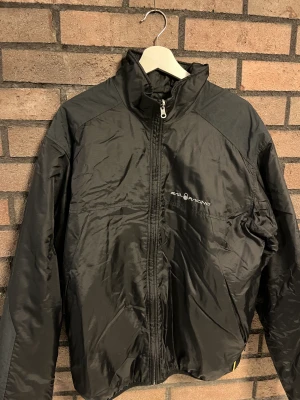 Sail Racing Jacka - Sail racing jacka i fint skick. Den är XL men jag har M och den är endast lite för stor.