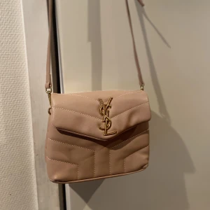 YSL väska - En super fin beige ysl inspirerad väska