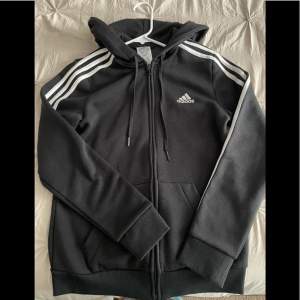 Superfin svart adidas hoodie (zip up) 🖤🤍