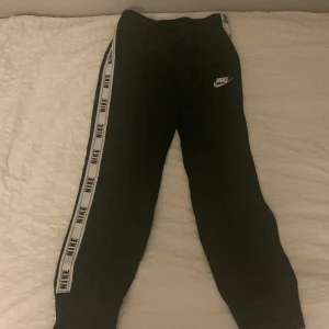 Nike byxor - Tränings material 