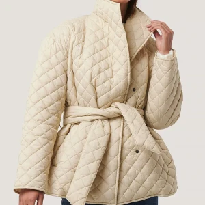 Jacka  - Perfekt jacka till våren. Beige och härlig! 