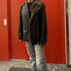 Skinnjacka - As ball skinnjacka från stradivarius!