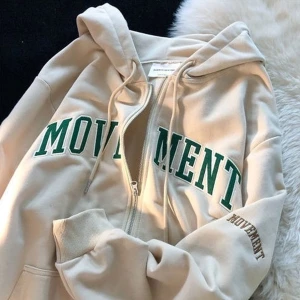 Broderad luvtröja  - Hej! Säljer Dehär tröjorna i alla storlekar och färger. Skicka ett DM för mer information! 