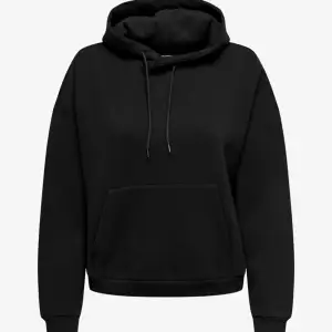 Säljer denna jättefina svarta hoodien ifrån Zalando. Den är använd fåtal gånger och inget fel på den. Skriv gärna om ni har frågor eller funderingar. 
