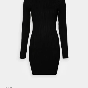 Klänningar - Nya klänningar.  Pris 200kr/klänning 