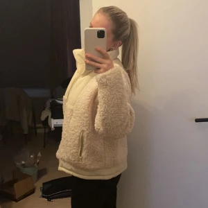 Teddy jacka  - Jätte fin Teddy jacka, aldrig använd. Skriv vid intresse eller frågor❤️❤️