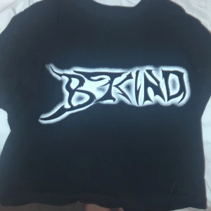 croptop från weekday!! - Tröjan har lite djurhår på sig :)