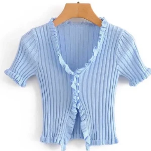 Ljusblå kofttröja😍 - Jätte fin sommartopp med knappar och super fin färg! Bra skick! Frakt ingår inte💕