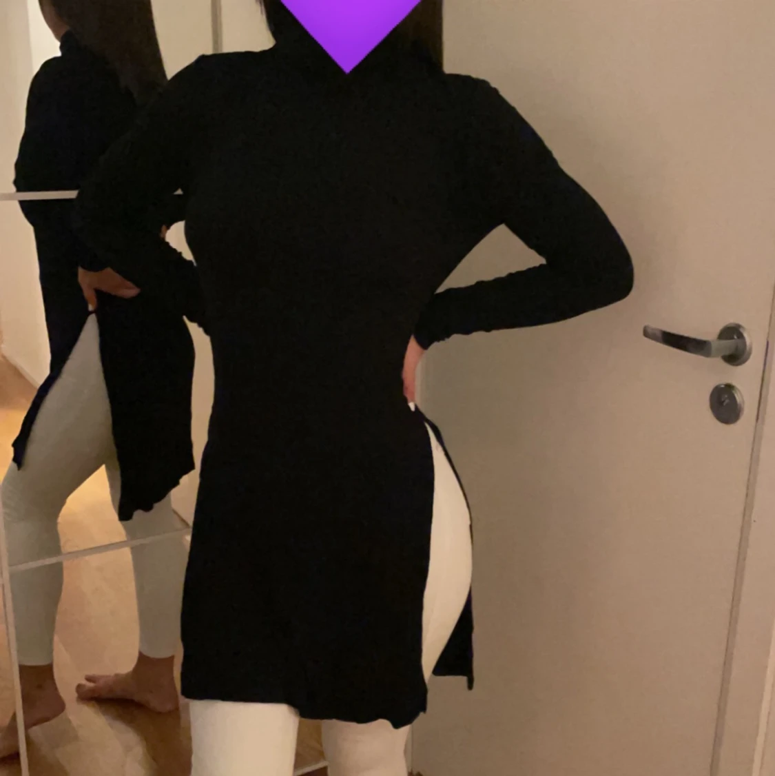 Lång svart tröja med slits