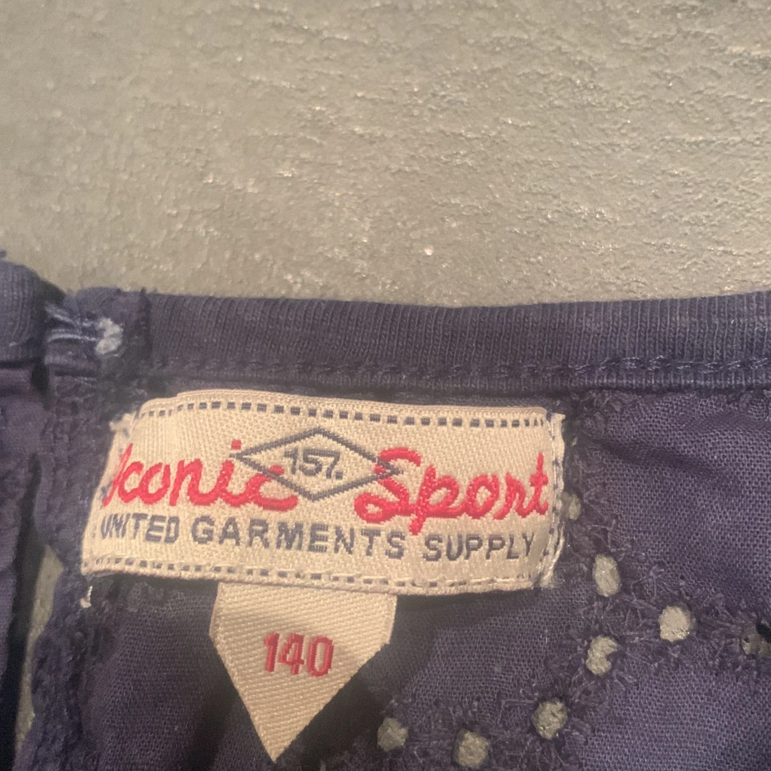 Mörk blå t-shirt - 90