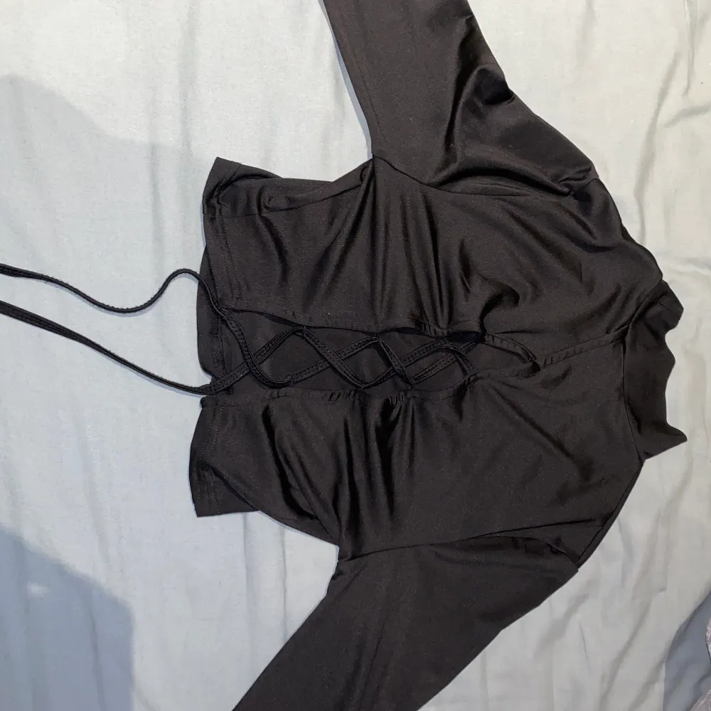 Storlek S strechig material Knappt använd Frakt 20kr. Yläosat.