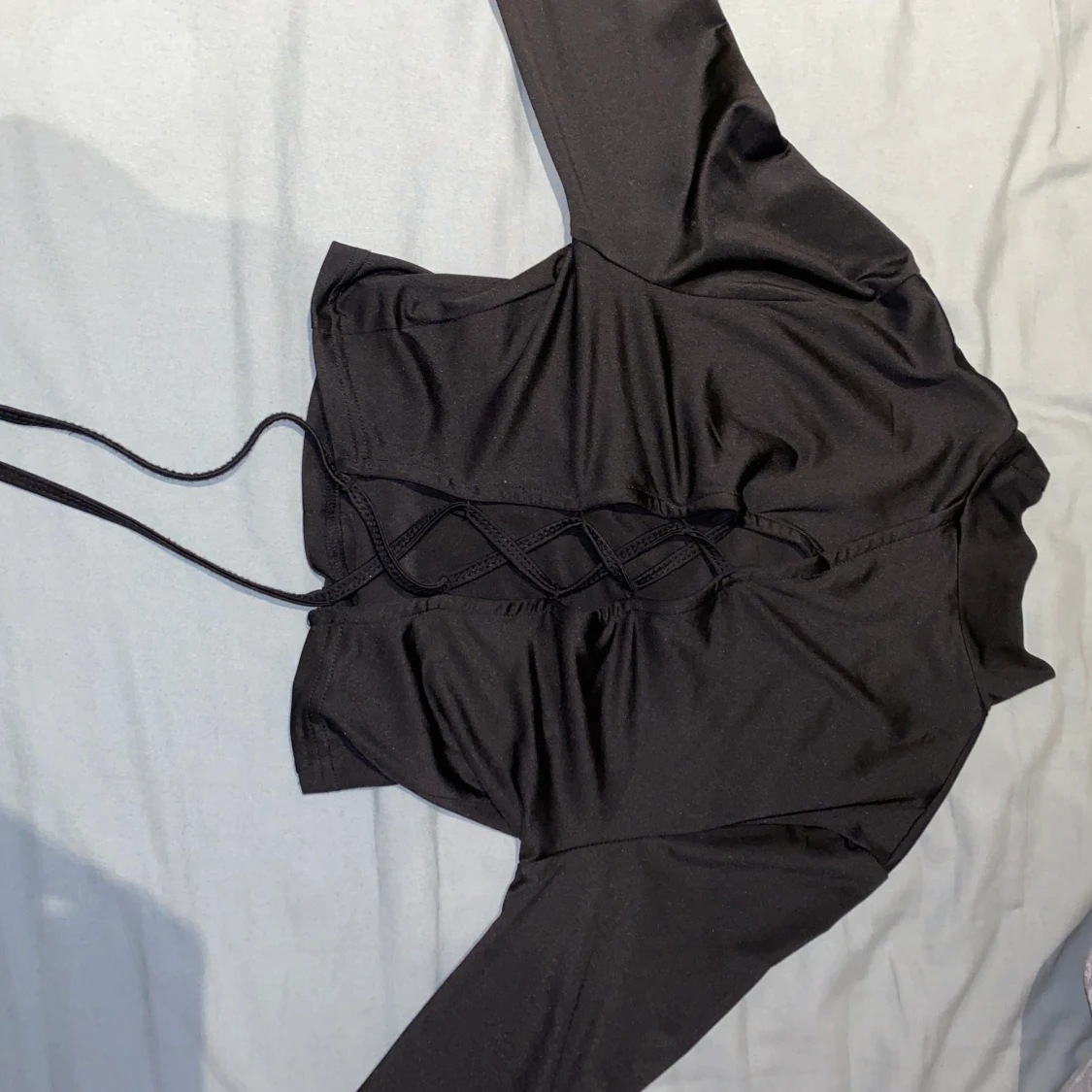 Långarmad tröja med öppen rygg - 90