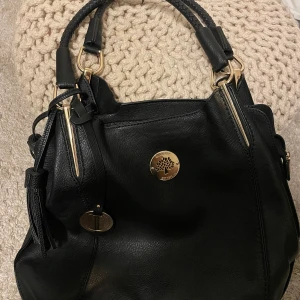 Mulberry väska - Stor & rymlig Mulberry väska som knappt är använd äkta alltså av ren läder. Säljs även på Vestaire!