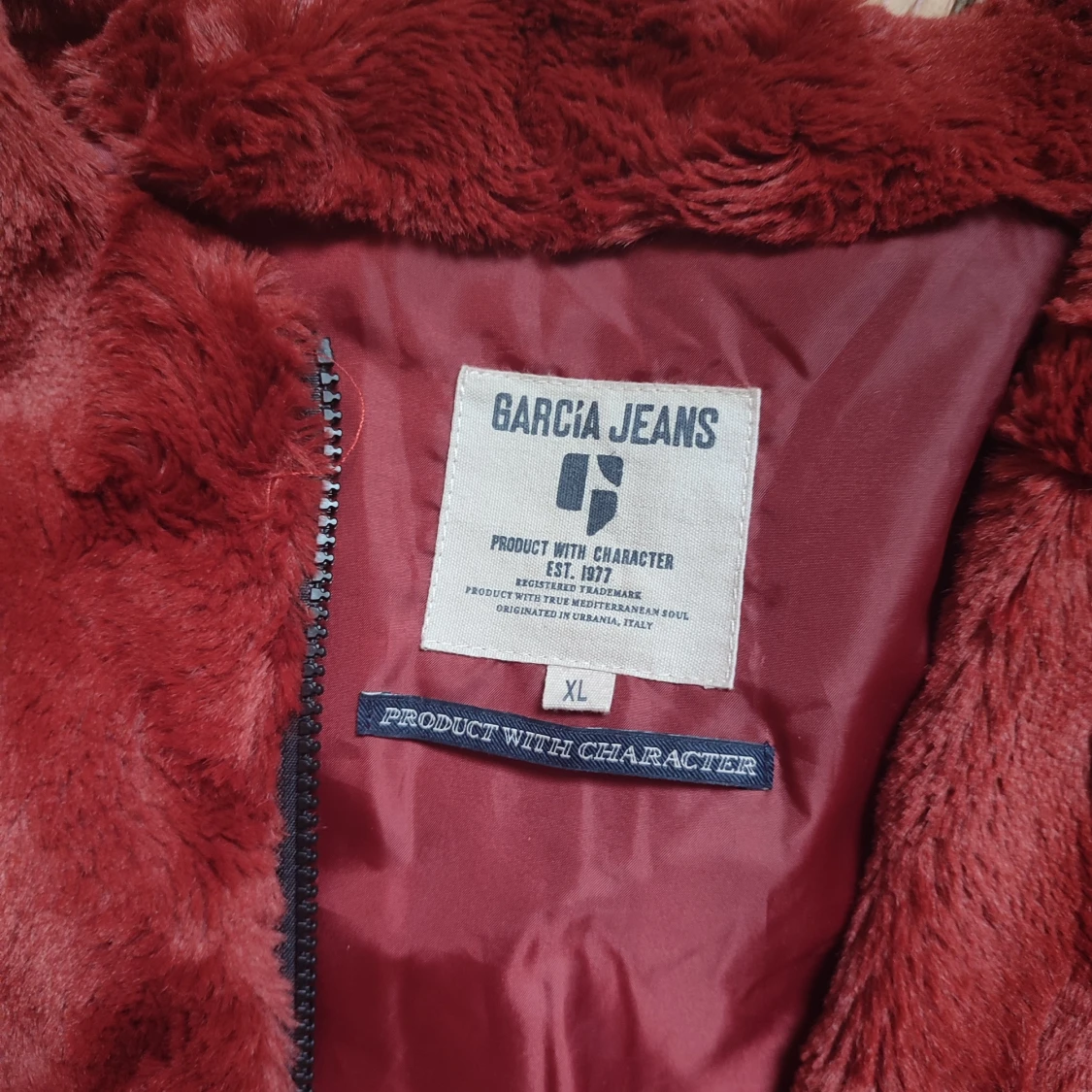 Röd pälsjacka - 91