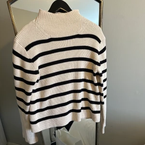 Stickad tröja - Nyköpt Carin Wester stickad tröja, strlk xs 